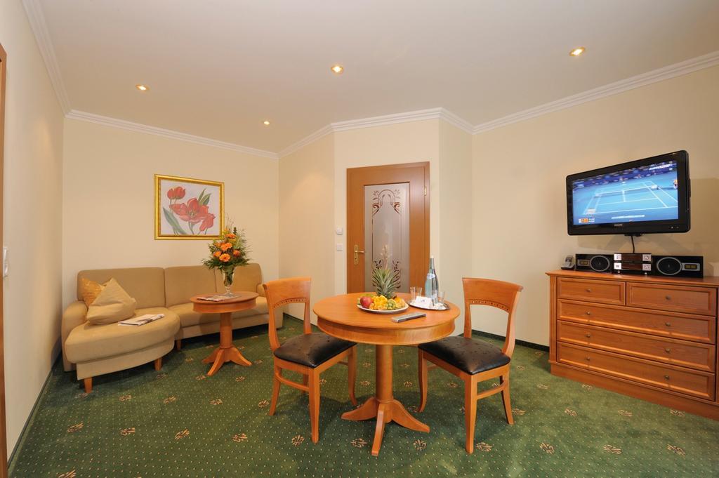באד פיסינג Hotel Schweizer Hof Thermal Und Vital Resort (Adults Only) מראה חיצוני תמונה